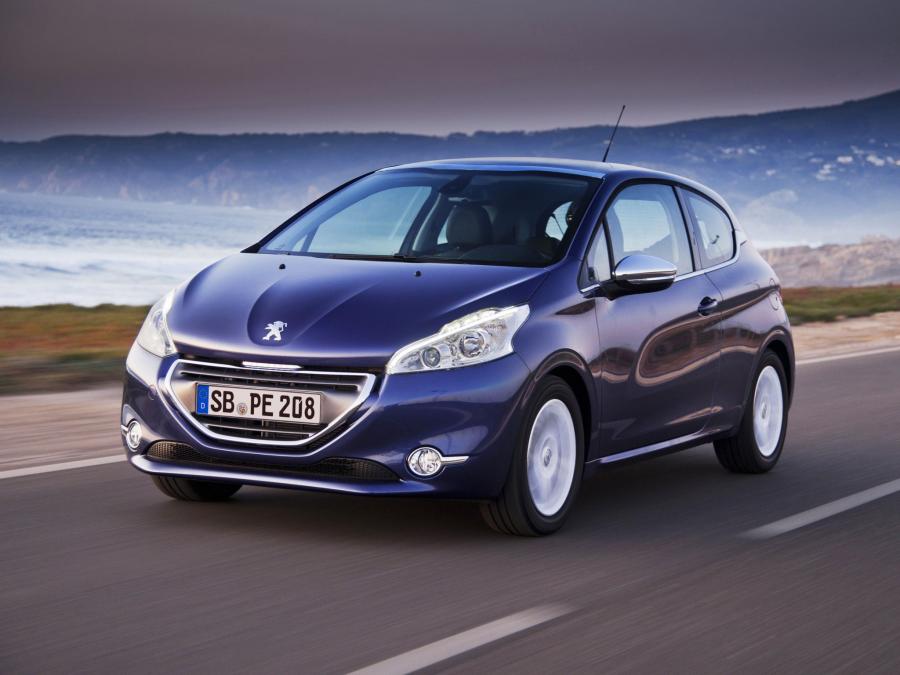  Peugeot 208 3-Door 2012 года  (фото 28 из 31)